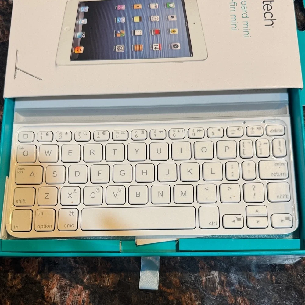 Logitech Ultrathin Keyboard Mini for iPad Mini - Cream